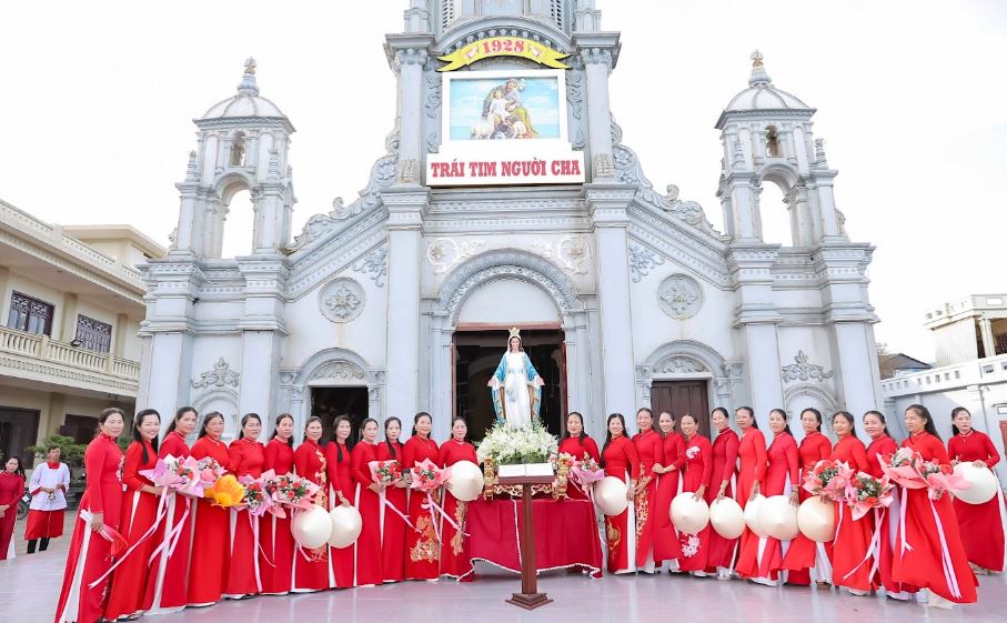 giao xu ba lang ruoc kieu va dang hoa kinh  duc me maria thang man coi