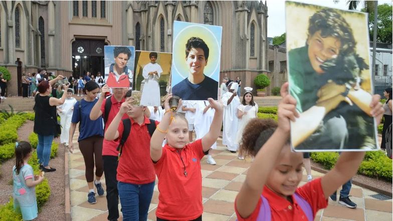 holywins tai hannut “le hoi anh sang va hy vong”