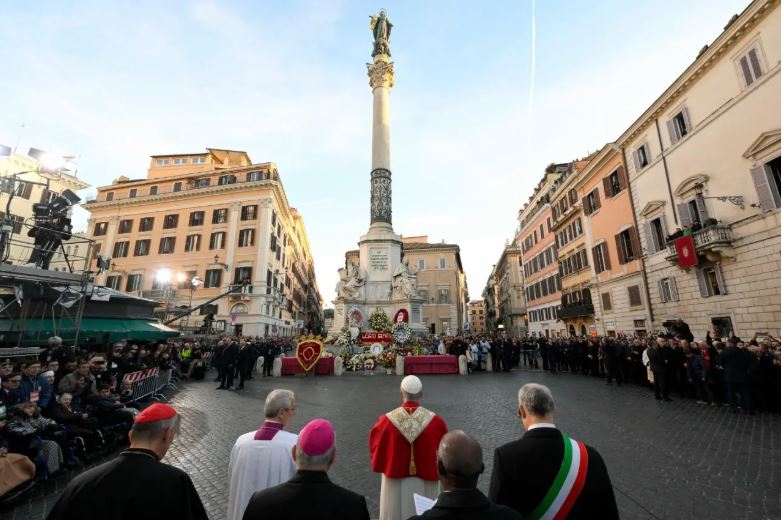 Trước Đức Mẹ Vô Nhiễm Nguyên Tội, Đức Thánh cha Lêô XIV đã cầu xin Đức Mẹ chăm sóc nhân loại đang đau khổ