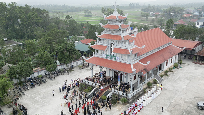 giao xu dong yen cu hanh thanh le be mac tuan chau thanh the va ky niem hong an hon phoi