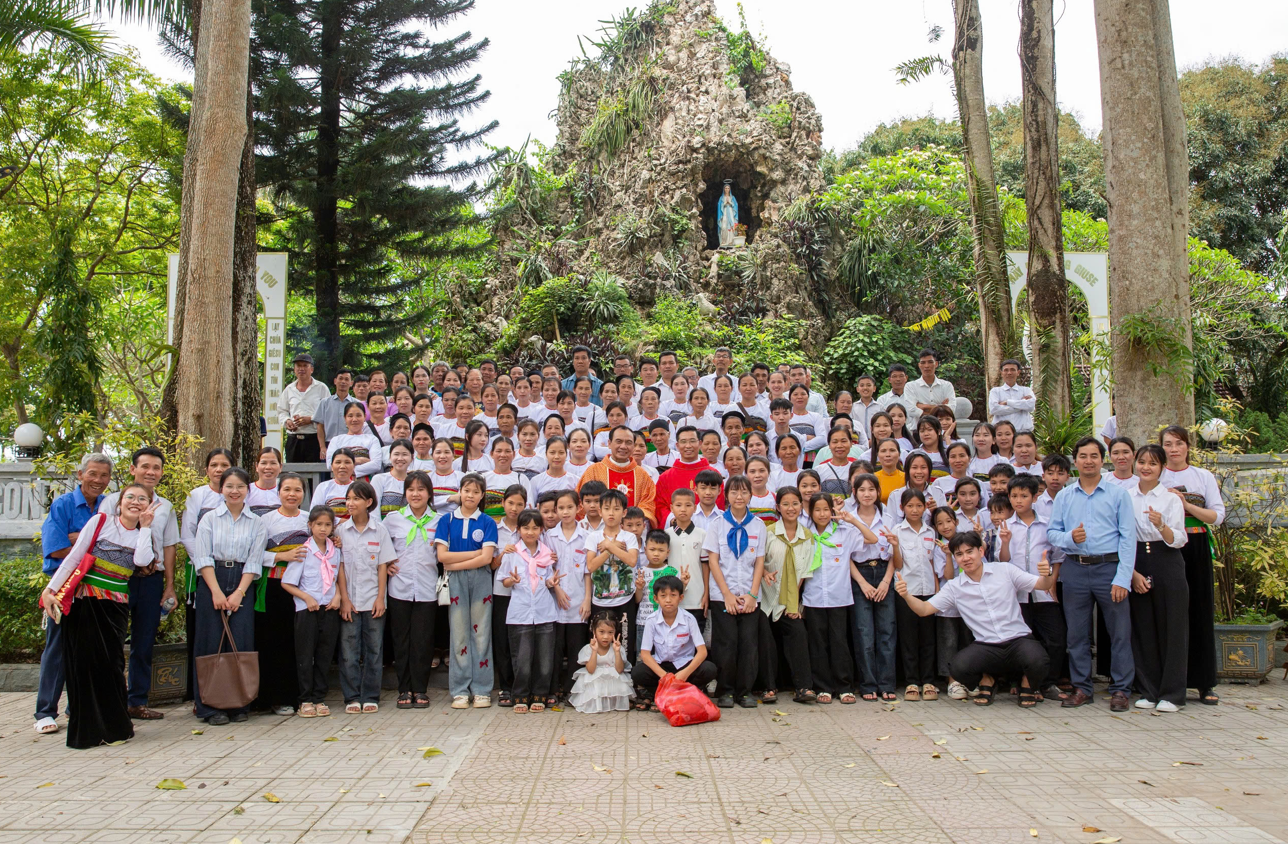 giao xu cu mon hanh huong nam thanh hy vong tai nha tho xu hat phong y