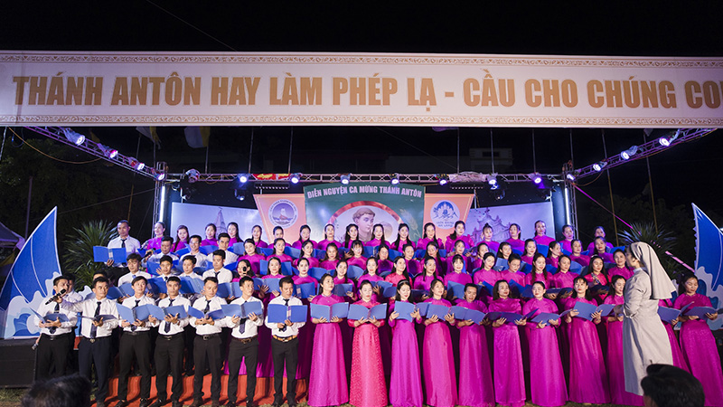 giao ho sung thuong – giao xu ba lang  long trong mung le bon mang dau tien kinh thanh anton