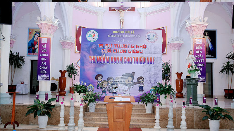 giao xu huu le thieu nhi thi ngam 15 su thuong kho chua