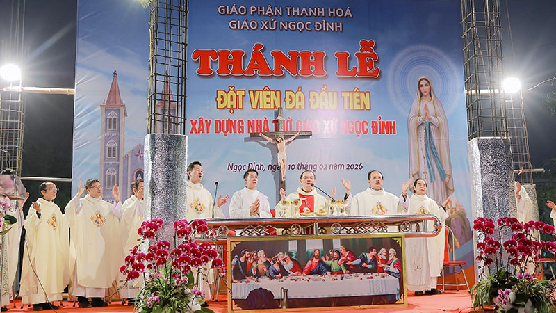 giao xu ngoc dinh thanh le ta on va nghi thuc lam phep vien da dau tien xay dung nha tho moi