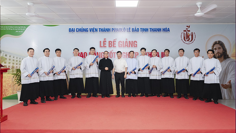 dai chung vien thanh phaolo le bao tinh thanh hoa be giang nam hoc 2025 – 2026 va trao bang tot nghiep cho quy chung sinh khoa iii