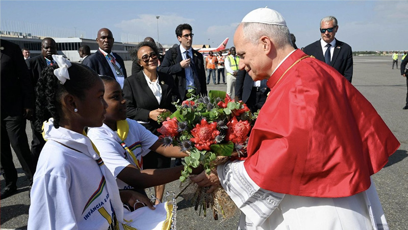 bau khi giao hoi angola trong nhung ngay chao don duc thanh cha leo xiv vieng tham