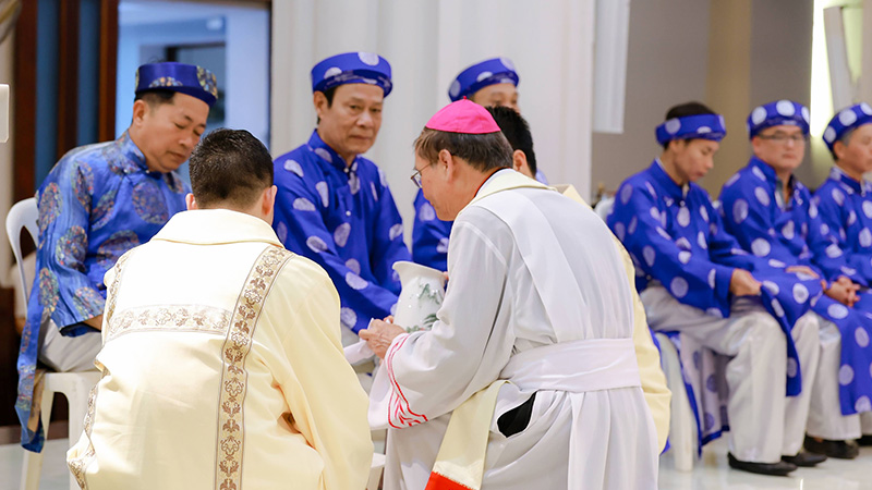 duc cha giuse nguyen duc cuong cu hanh thanh le tiec ly tai nha tho chinh toa thanh hoa