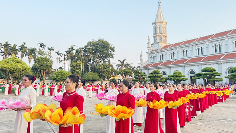 Mùa hoa khép lại trên đất cói Giáo xứ Tam Tổng