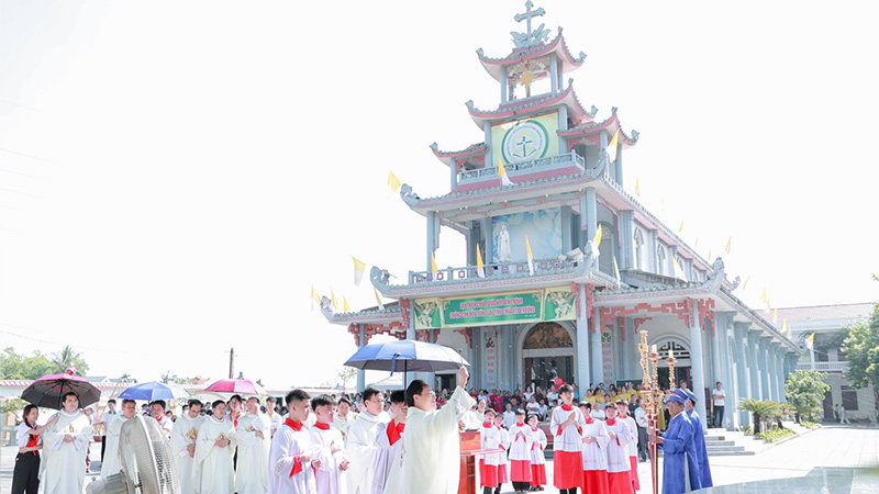 giao xu toan tan thanh le ta on be mac tuan chau thanh the thay mat giao phan
