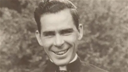 truoc them le phong chan phuoc cua duc tong giam muc fulton j. sheen   vuot len tren nhung on ao