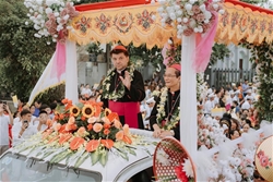 chuyen tham vieng muc vu cua duc tong giam muc marek zalewski tai gp.thanh hoa ngay thu 2