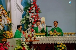 khai mac tuan trien lam “phep la thanh the tren the gioi – dau an duc tin cua thanh carlo acutis” tai trung tam hanh huong duc me nui cui