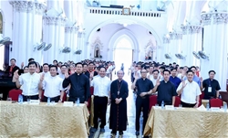 giao hat chinh toa duc cha giuse nguyen duc cuong tham vieng muc vu va huan du cac hoc vien khoa dao tao giao ly vien he 2025