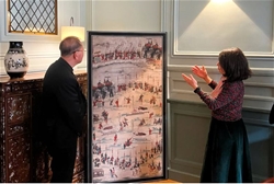 hoi thua sai hai ngoai paris mep trao tang thanh tich cho trung tam hanh huong toan quoc kinh cac thanh tu dao viet nam