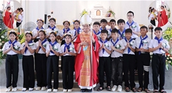 giao xu kien an duc cha giuse cu hanh thanh le ban bi tich them suc va minh thanh chua cho cac em thieu nhi