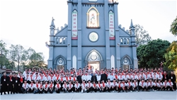 giao hat ke ben duc cha giuse cung phai doan vieng tham khoa dao tao giao ly vien   huynh truong  he 2026