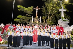 giao xu tien thon – niem vui ngay mung bon mang suy ton thanh gia va hong an them suc