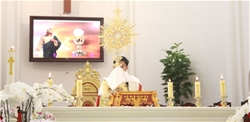 hinh anh thanh le them suc va be mac tuan chau tai giao xu chinh toa